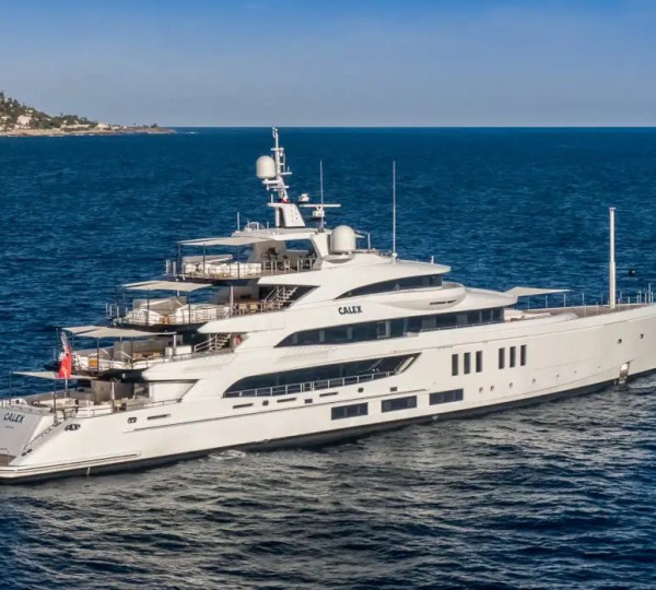 who owns motor yacht calex